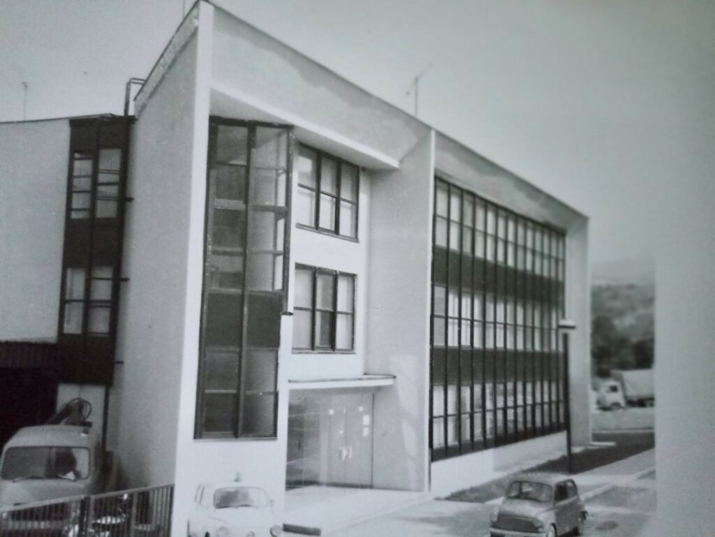 Зграда електродистрибутивног предузећа из 1988. године