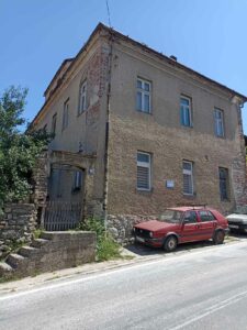 Историјат зграде „Под тополама“