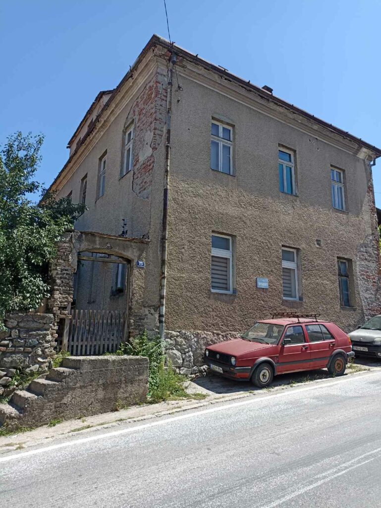 Историјат зграде „Под тополама“