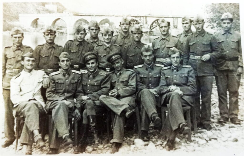 Вишеград 1951. године – и војска је радила на обнови порушених стубова ћуприје