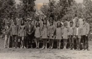 Вријеме ђачлих униформи